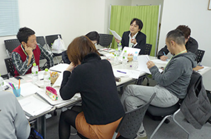 一人ひとりの発表に対してトレーナーから瞬発コンサルティング。