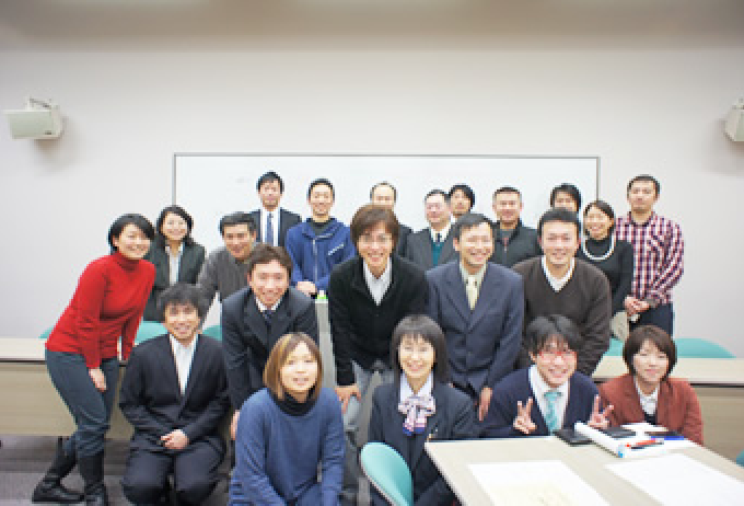 講座終了後には、自然と参加者同士の親睦が深まります。